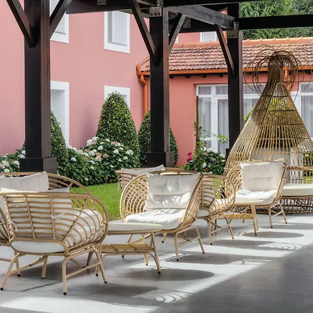 Enotel Santo Da Serra 4*