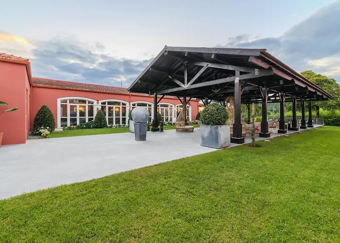 Enotel Santo Da Serra Hotel 4*